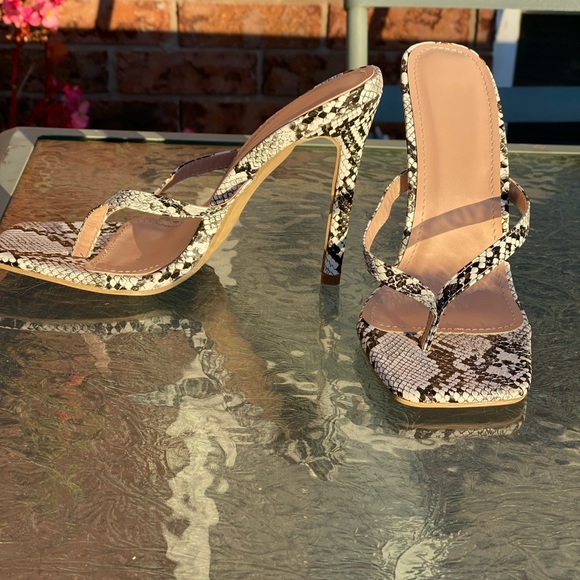 Snake Print slip on high heels - Picture 4 of 8